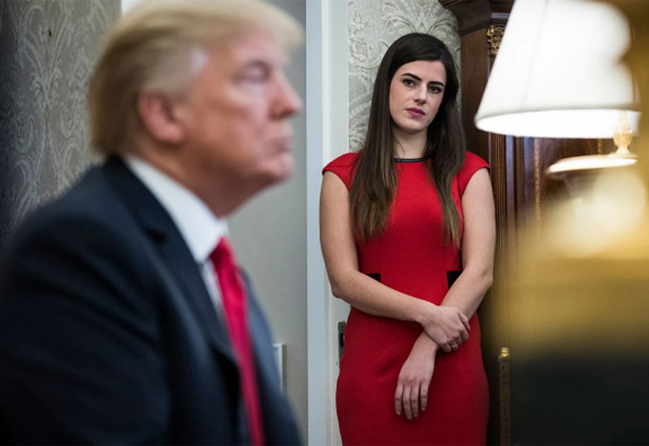 Otkrila previše: Trumpova osobna tajnica dala ostavku 