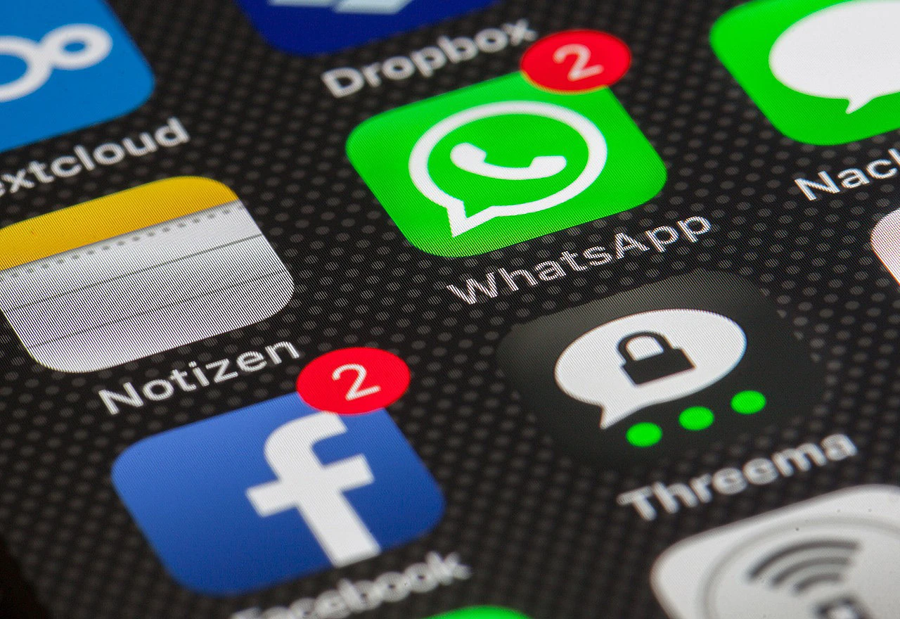 Komunikacija na Facebooku i WhatsAppu vas može stajati vize za SAD