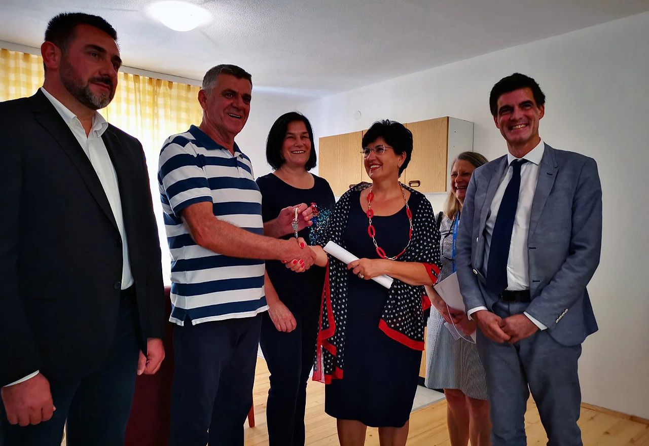 Radost u Grabovici: Uručen ključ tisućite obnovljene kuće