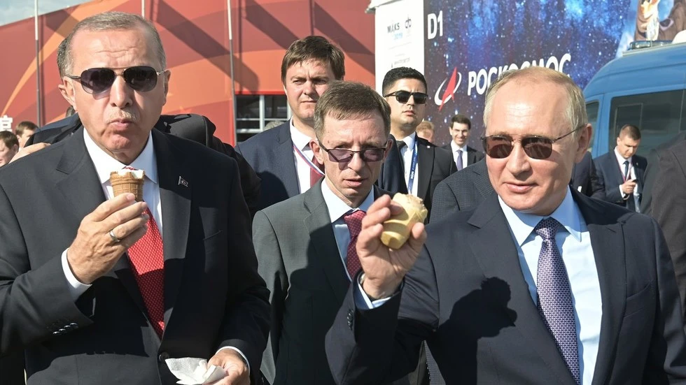 VIDEO | Kad Putin časti Erdogana 