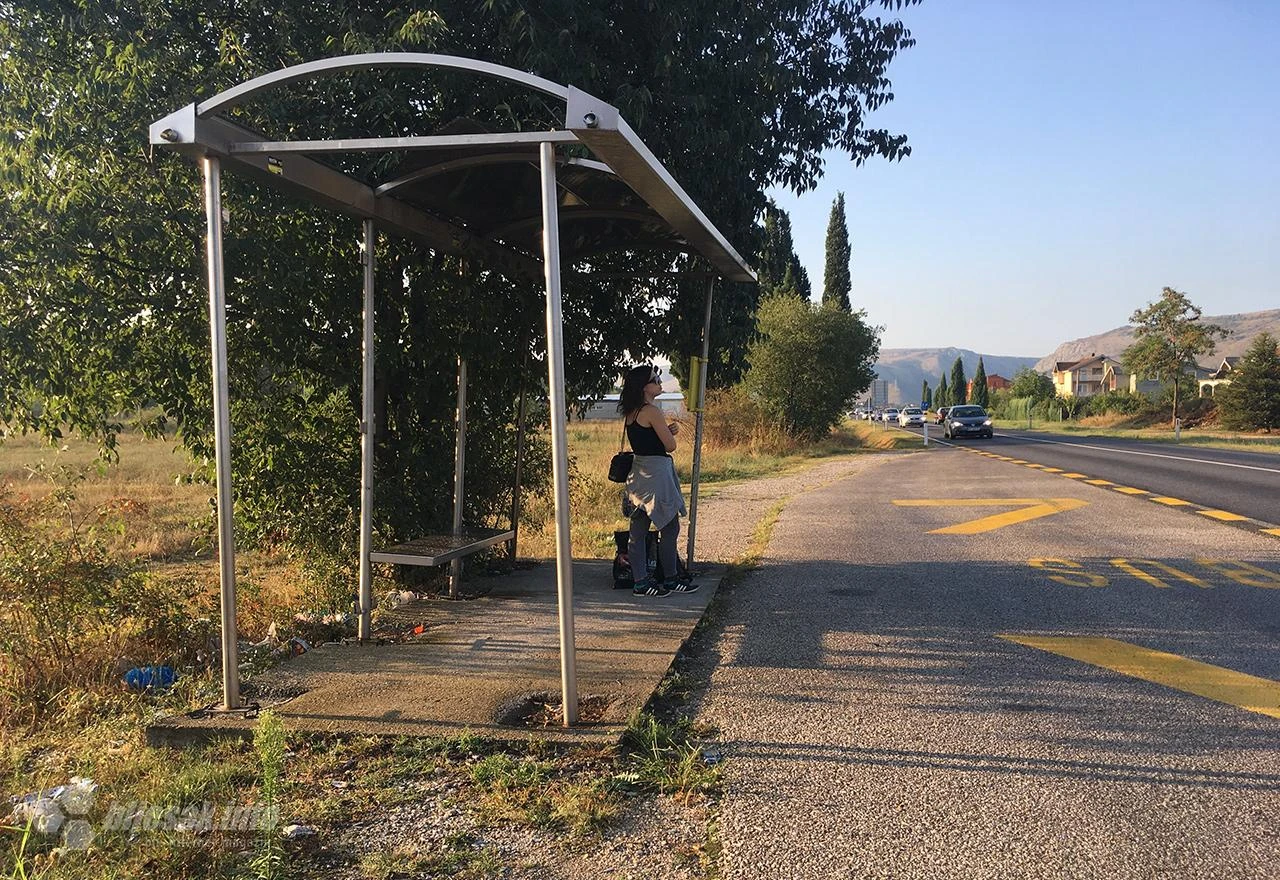 Mostarski školarci s demoliranih autobusnih stajališta kreću u školu