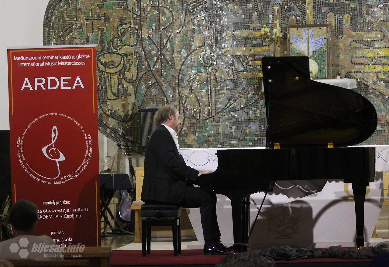 Koncert klasičnih djela za glasovir i violinu u Čapljini
