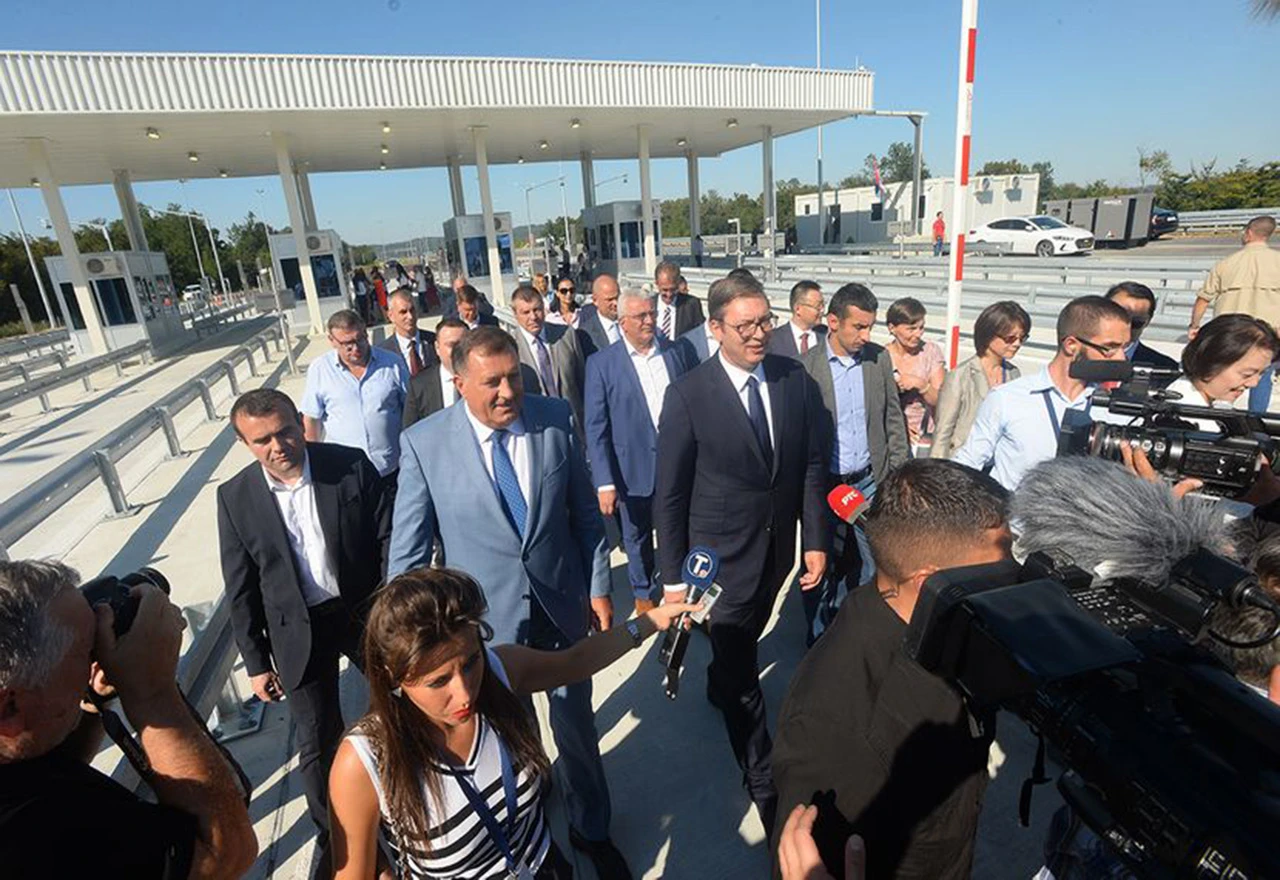 Dodik i Vulin zapjevali na Manjači