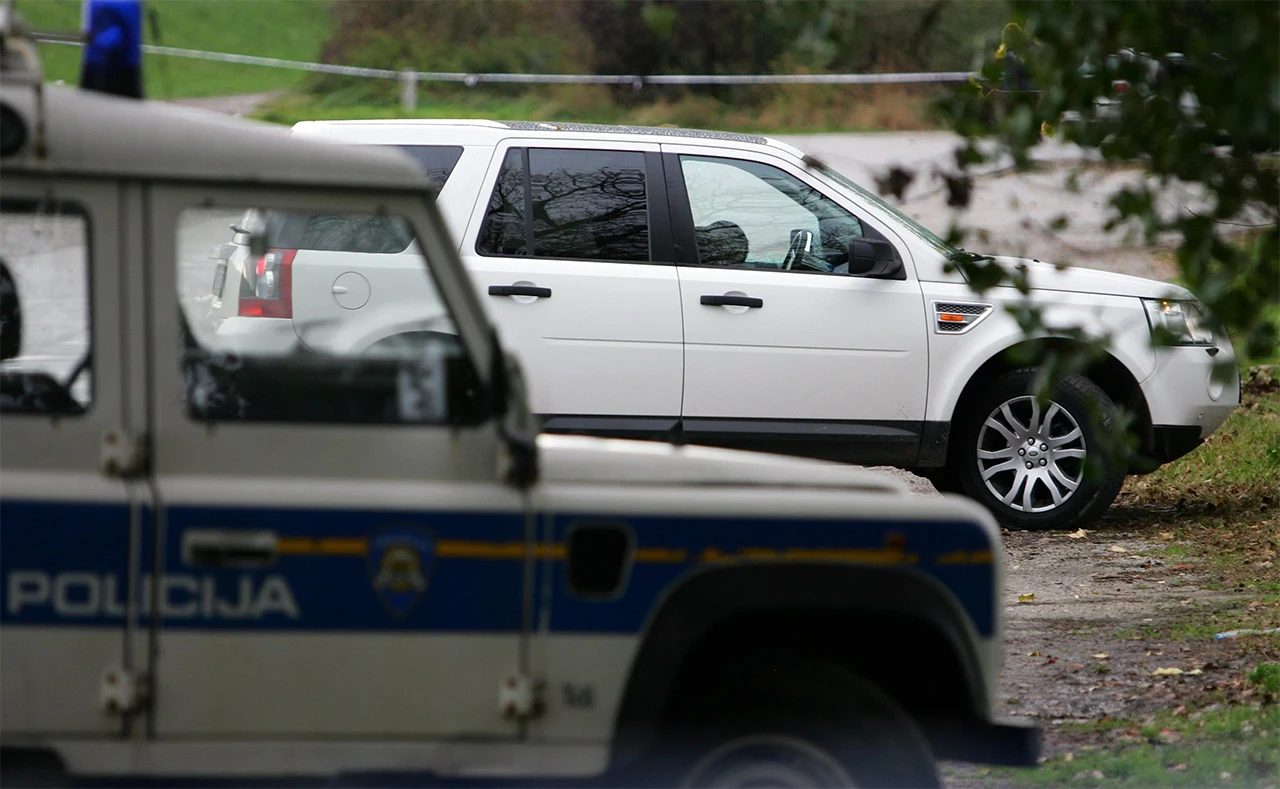 Hrvatska: Kombi s migrantima sletio u rijeku, preminula ženska osoba