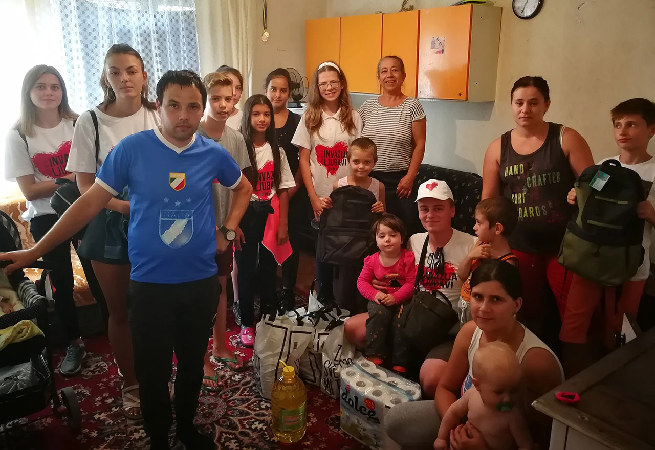 Baki Anđi iznijeli pet metara drva na četvrti kat