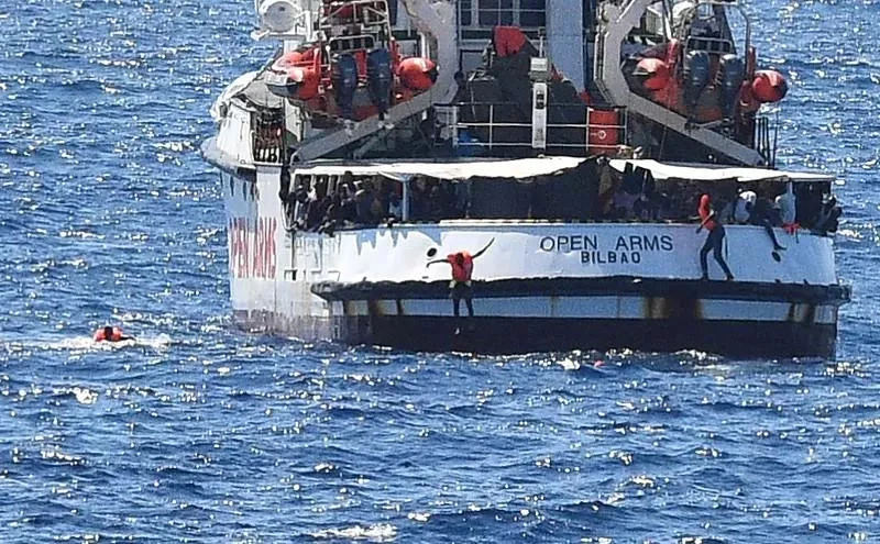 Pet država EU-a preuzet će migrante s broda Open Armsa