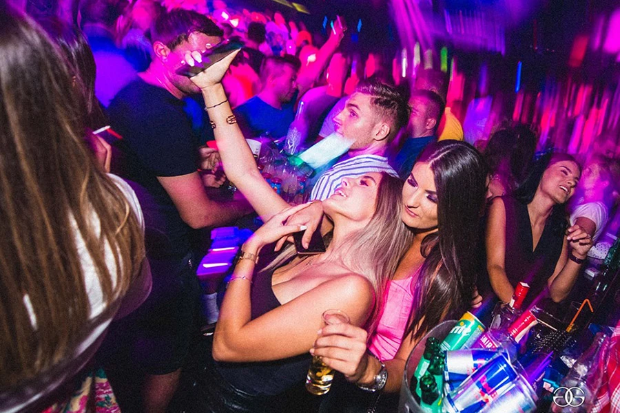 Mladi Hrvati slušaju cajke više nego hrvatsku glazbu