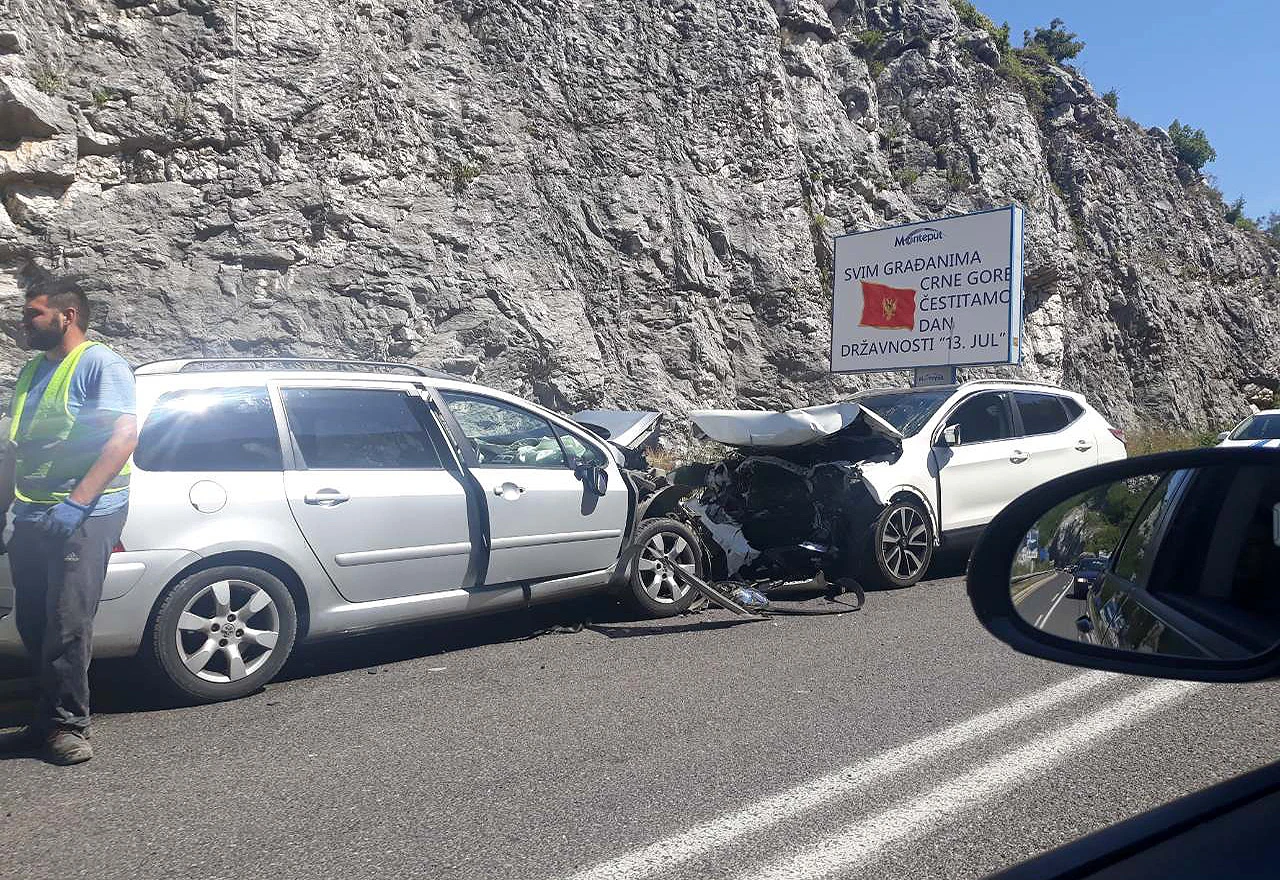 U frontalnom sudaru poginulo dvoje državljana BiH