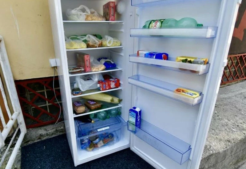 E to je BiH: Pun hladnjak na ulici