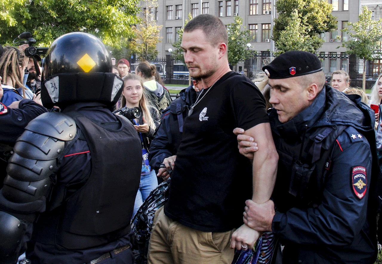 Desetine tisuća ljudi na ulicama Moskve zbog jednog kandidata