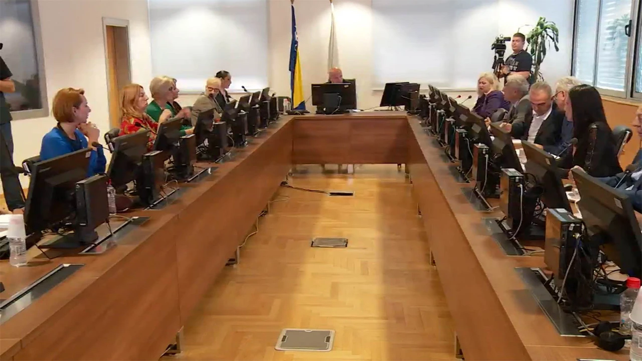 APIK: Sve upućuje na počinjene četiri nepravilnosti VSTV-a
