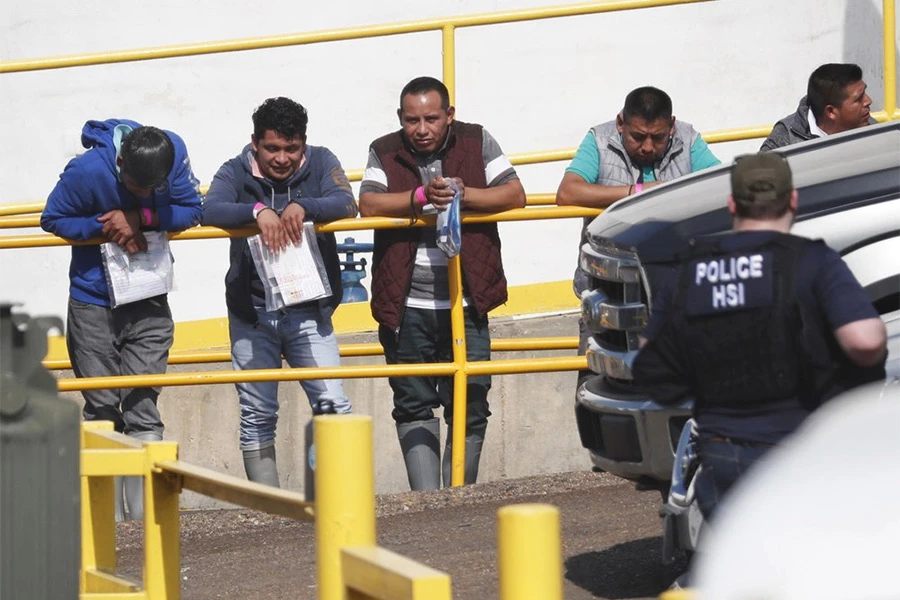 SAD: Oslobođeno 300 migranata uhićenih u najvećoj raciji u državi