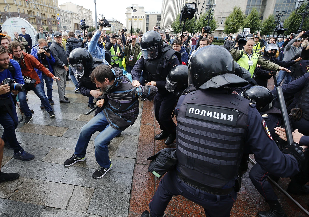 Nema pregovora s ruskom policijom, 600 uhićenih