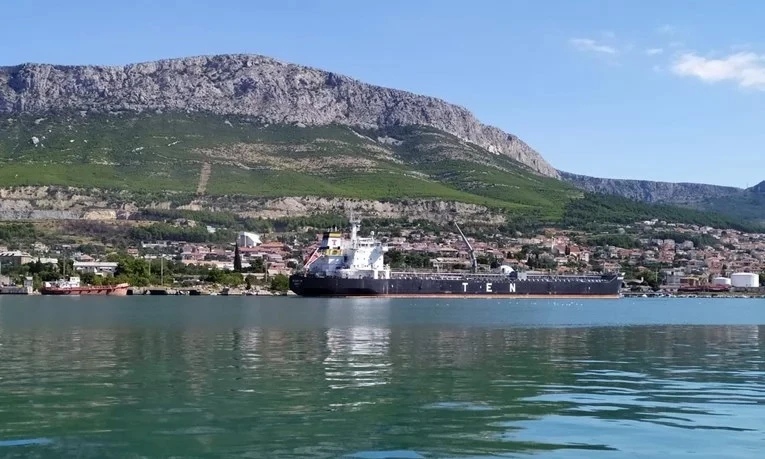 Došlo do izlijevanja nafte u more kod Solina