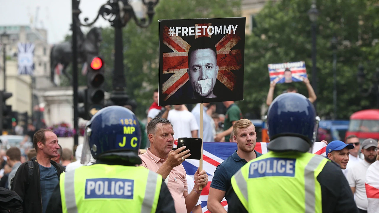 London: Desničari na nogama