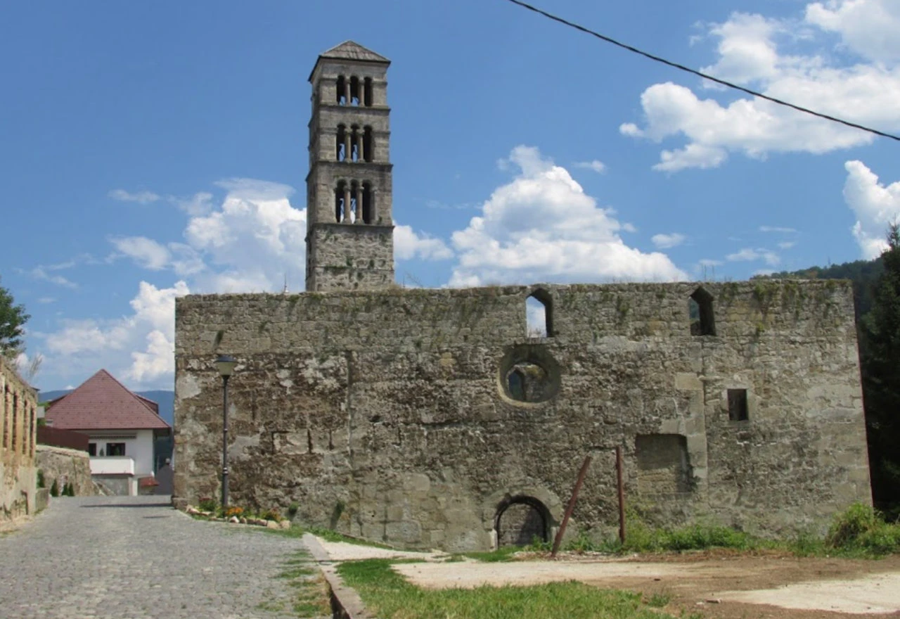Biskupi traže da crkva u Jajcu i dalje ostane pod zaštitom države ...
