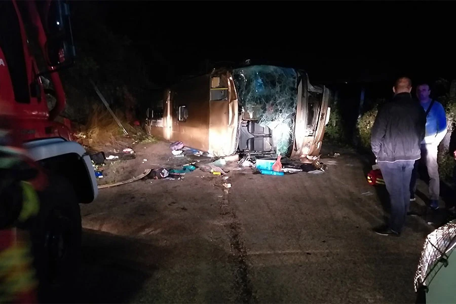 Prevrnuo se autobus iz Nikšića s 37 putnika, ima teško ozlijeđenih