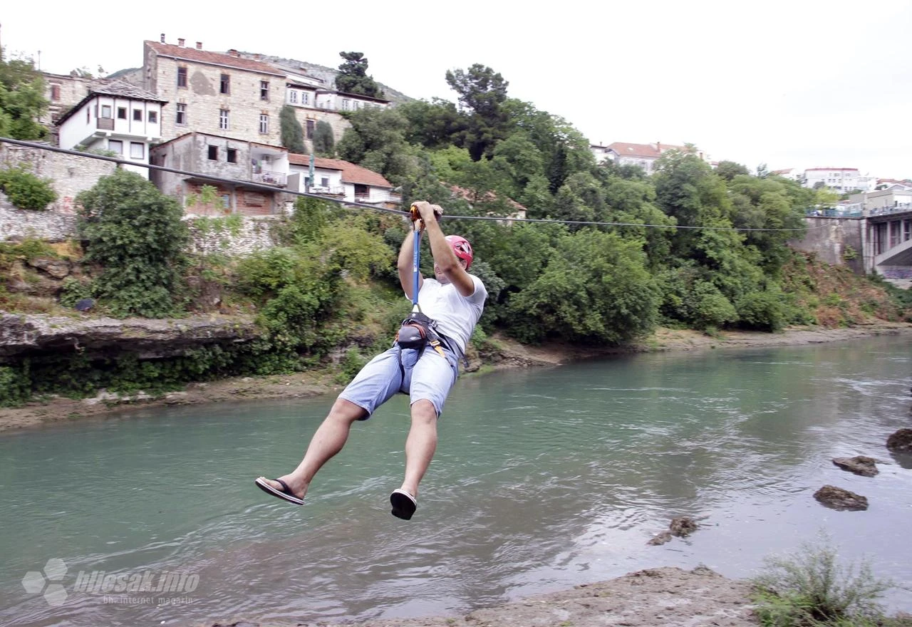 Otvoren atraktivni zip-line od Lučkog do Starog mosta