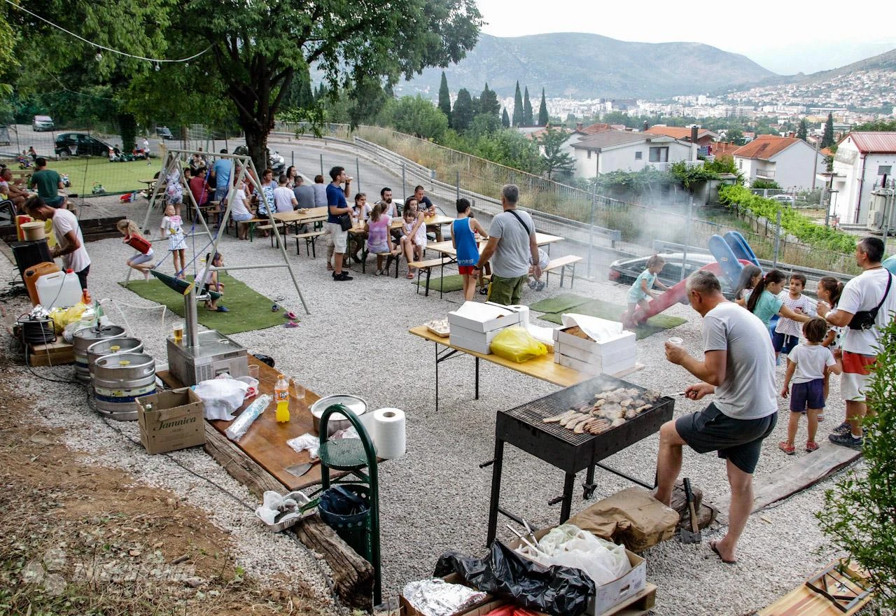 Mostar: Od zapuštene ledine napravili raj za mališane