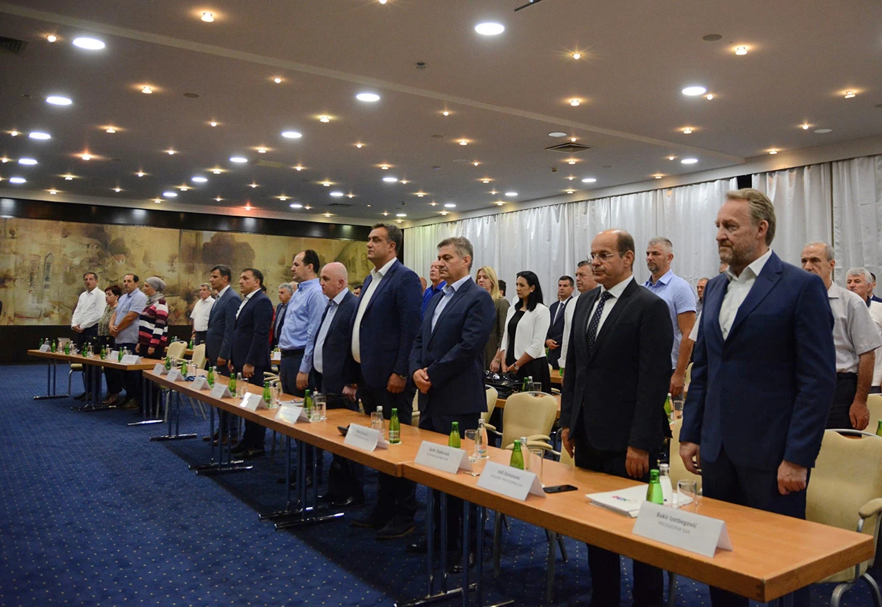 Stižu reakcije na prozivke Glavnog odbora SDA