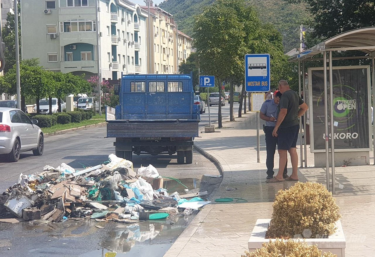 Mostar: Planulo ''smeće u pokretu''