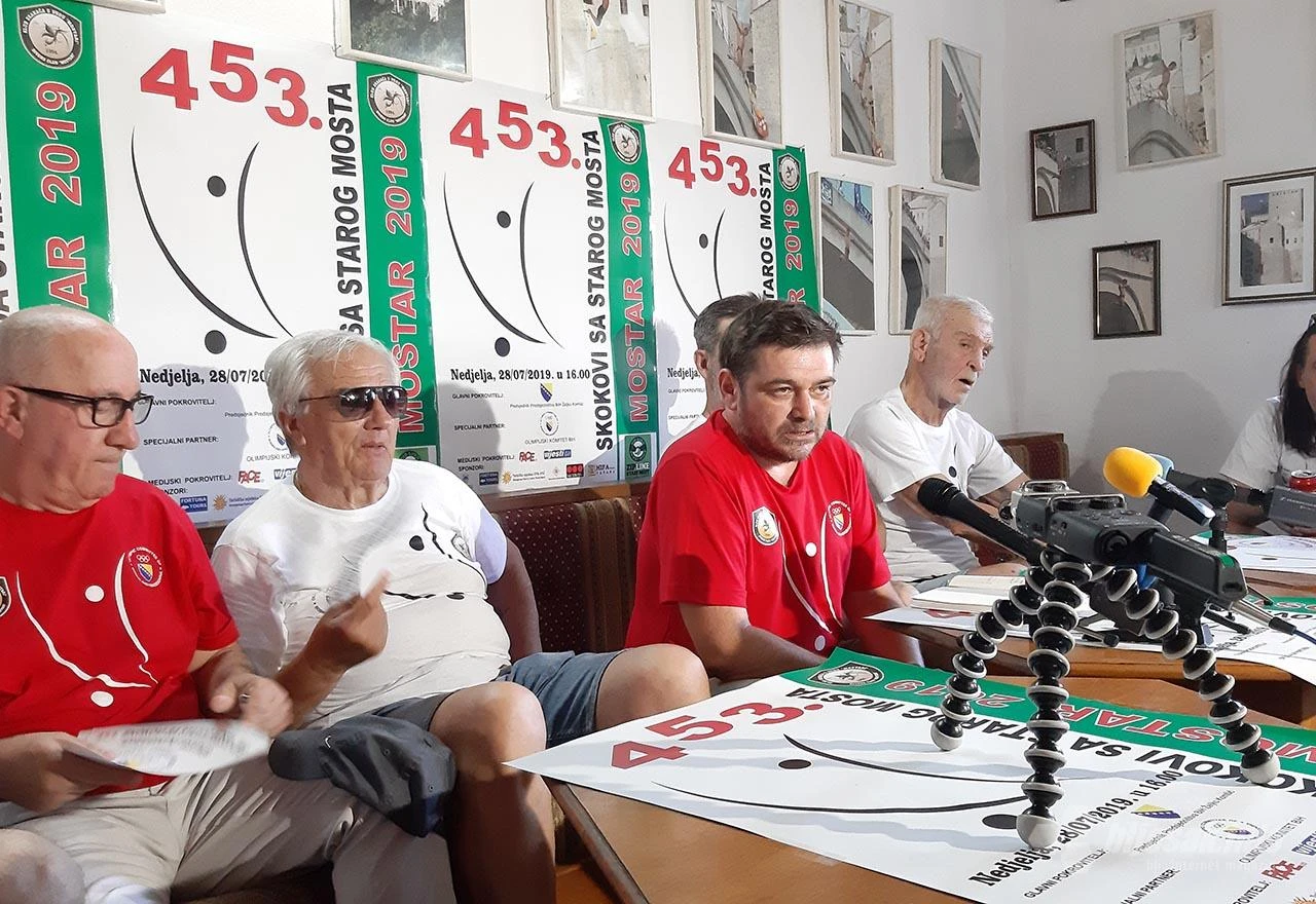 U nedjelju 453. tradicionalni skokovi sa Starog mosta 