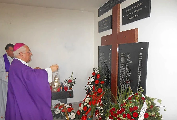 Biskup Komarica pozvao na rasvjetljivanje zločina u selu Briševu