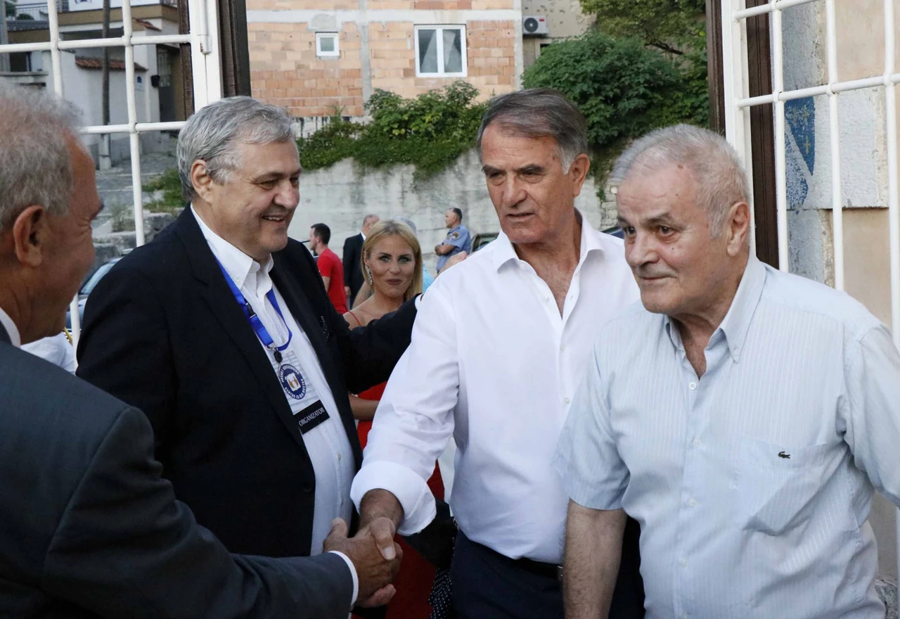 SDA: Na popis dušmana Mostara Oručević mora uvrstiti i sebe 