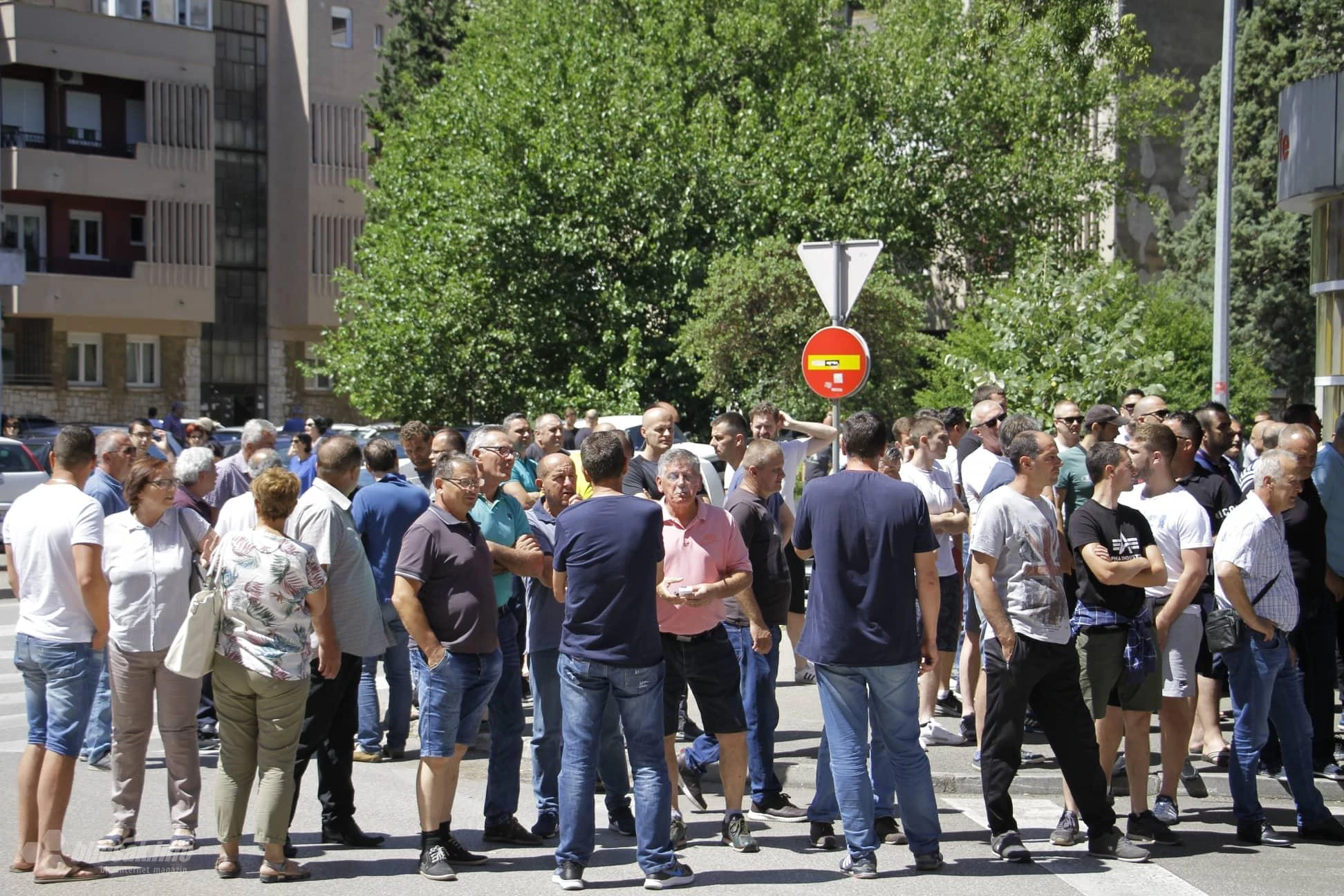 Radnici Aluminija dižu papire: Traže se otpremnine u vrijednosti šest plaća