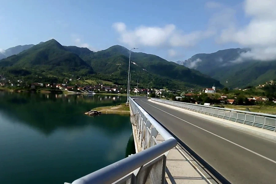 Konjic: U prometnoj nesreći teško ozlijeđen pješak