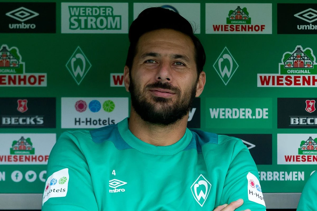 Legendarni veteran Claudio Pizarro najavio kraj karijere