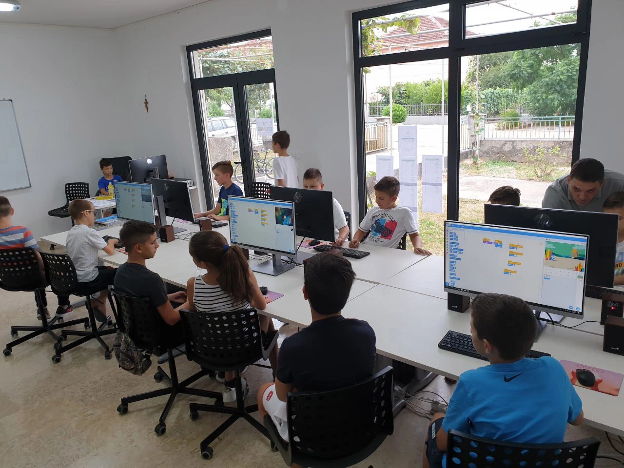 U Ljubuškom je započeo STEAM ljetni kamp za djecu