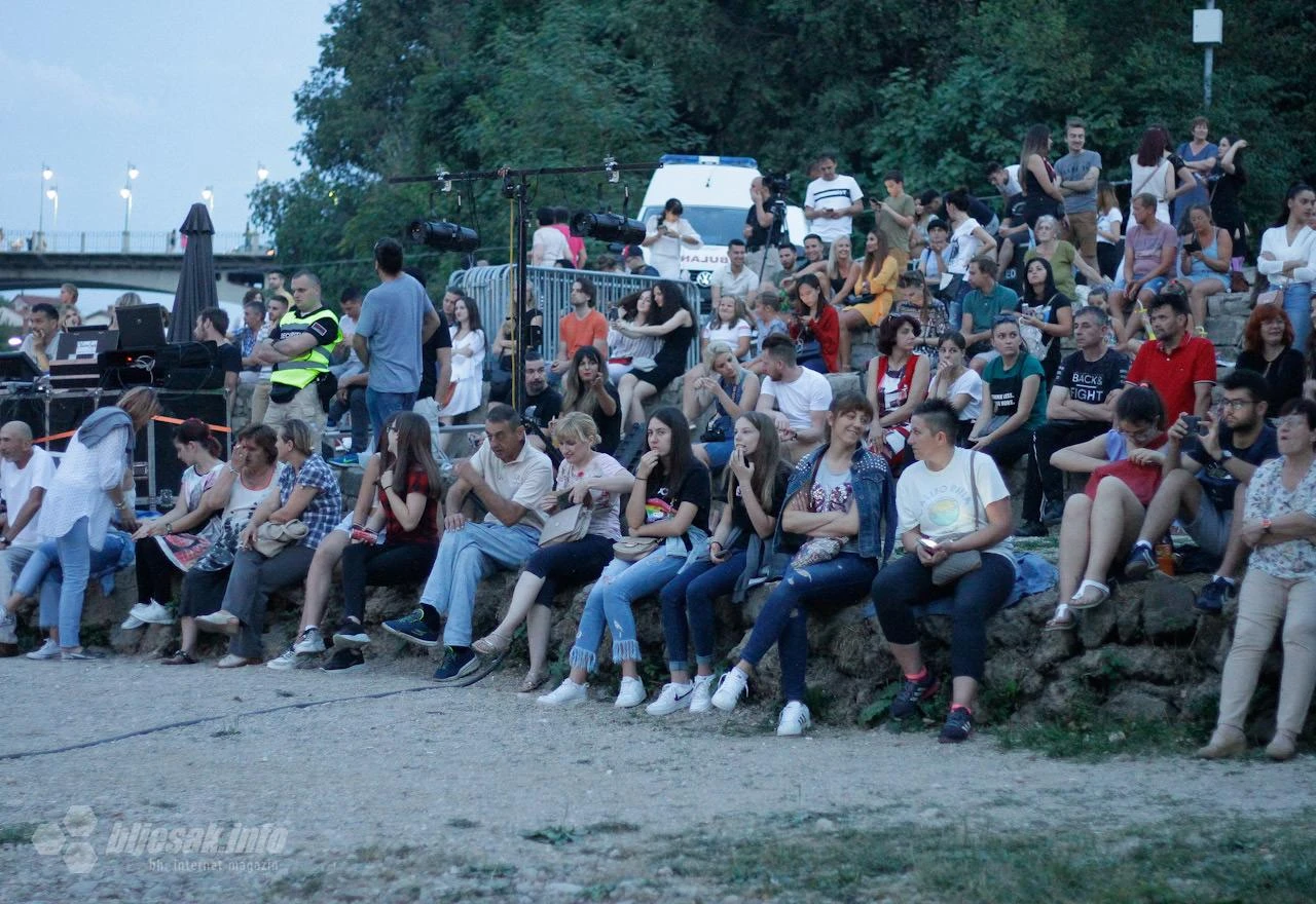 Vrhunska glazbena večer Simfonijskog orkestra Mostar, Mostar Rock škole i Bebeka pod Starim Mostom