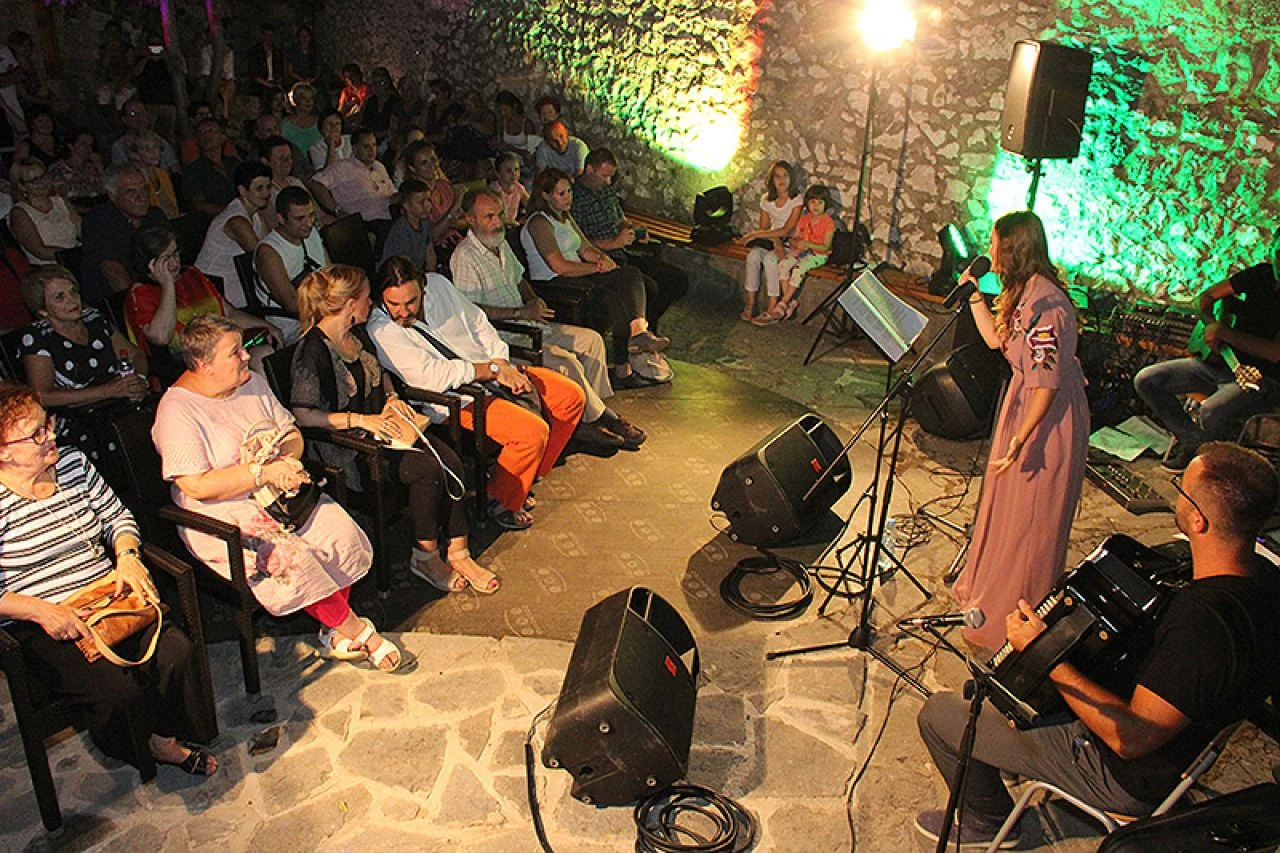Koncert Alme Subašić na Mostarskom ljetu