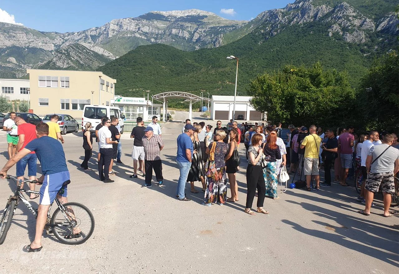 Prosvjednici pred Uborkom poručili: Još smo tu!