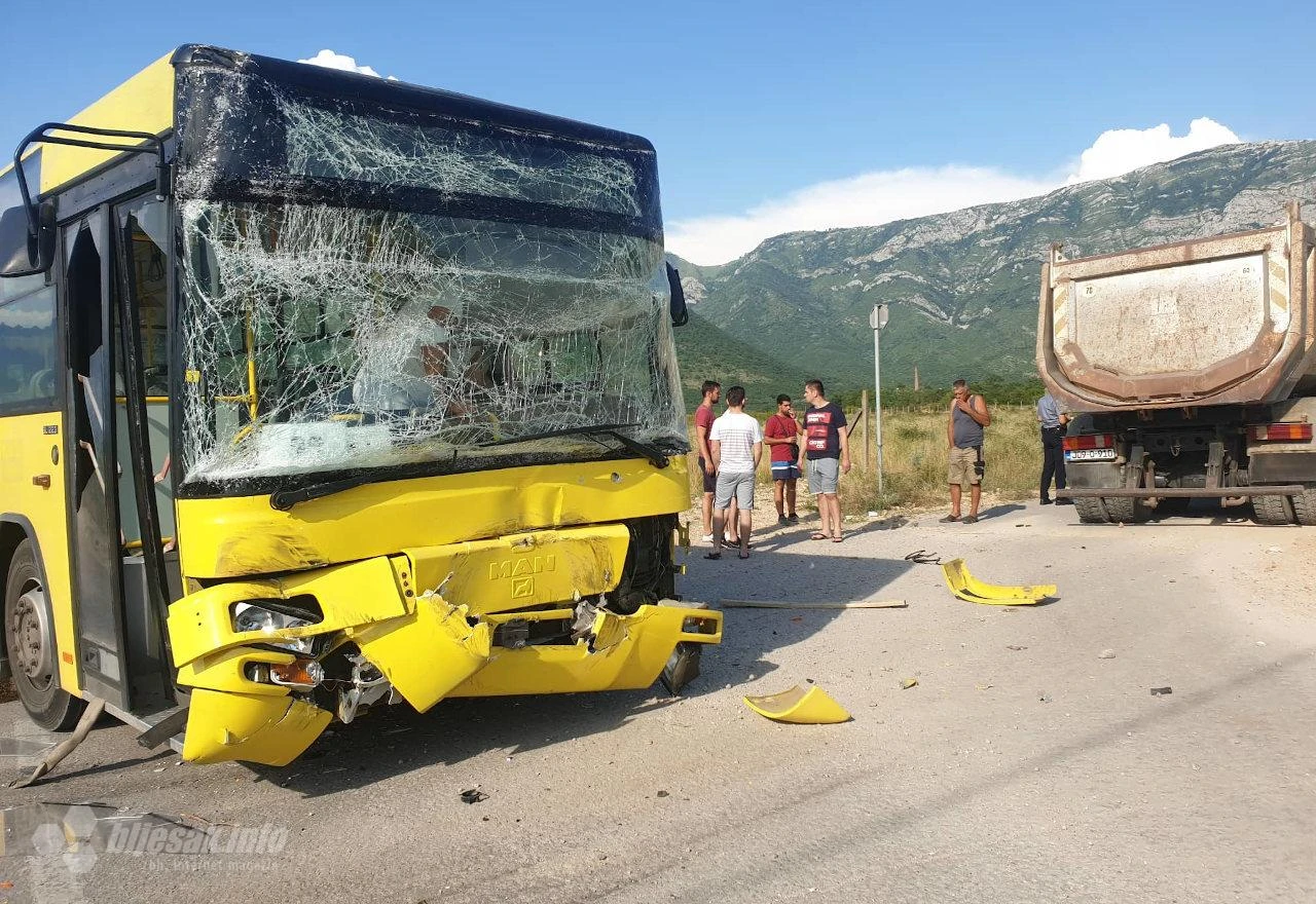 Mostar: Četiri osobe ozlijeđene u sudaru autobusa i kamiona