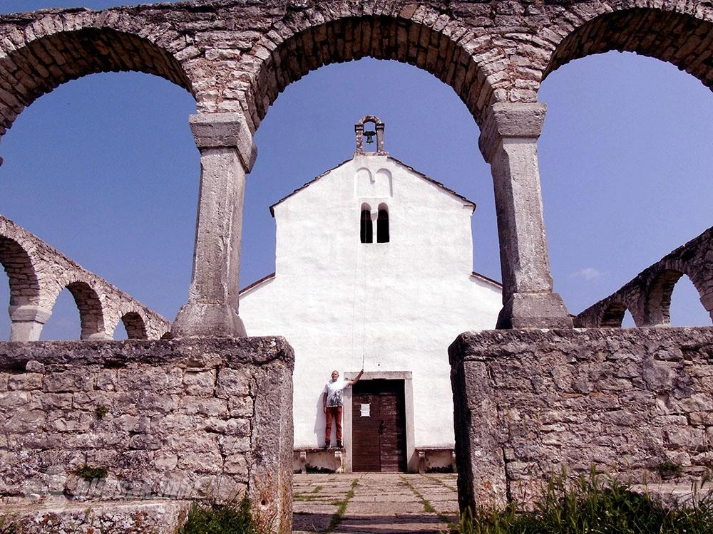 Peroj: Istarska Crna Gora i sveta Foška čudotvorka