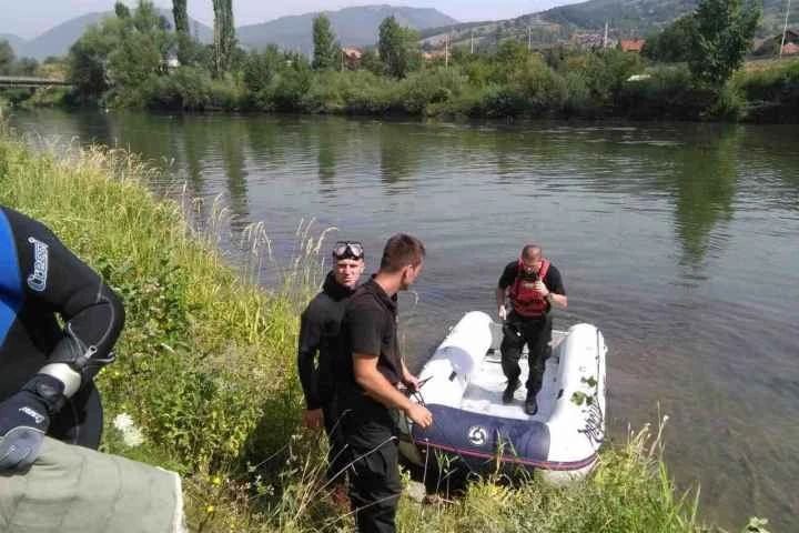 Vatrogasci iz rijeke Bosne izvukli tijelo muškarca