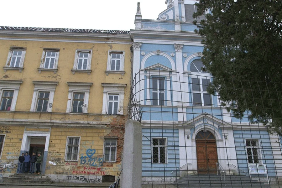 Dvije škole grade zajedničku ogradu