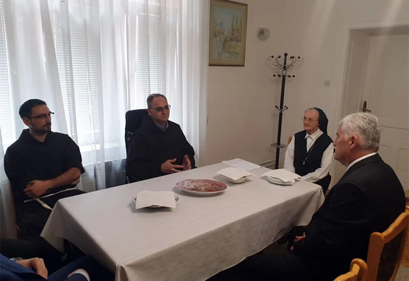 Čović u Bihaću: Moramo misliti na djecu