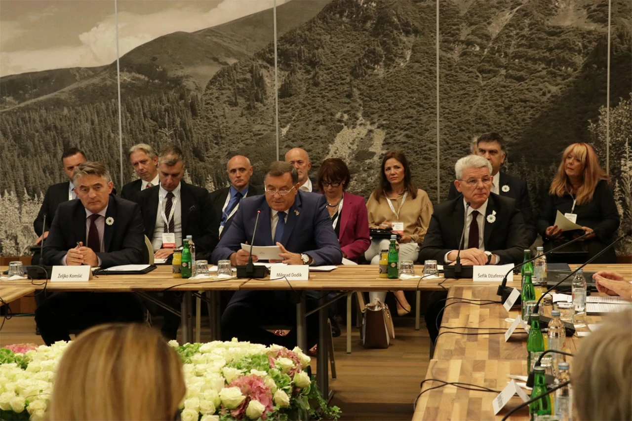 Dodik na SEECP-u: Formirati povjerenstvo za otvorena pitanja Hrvatske, Srbije i BiH