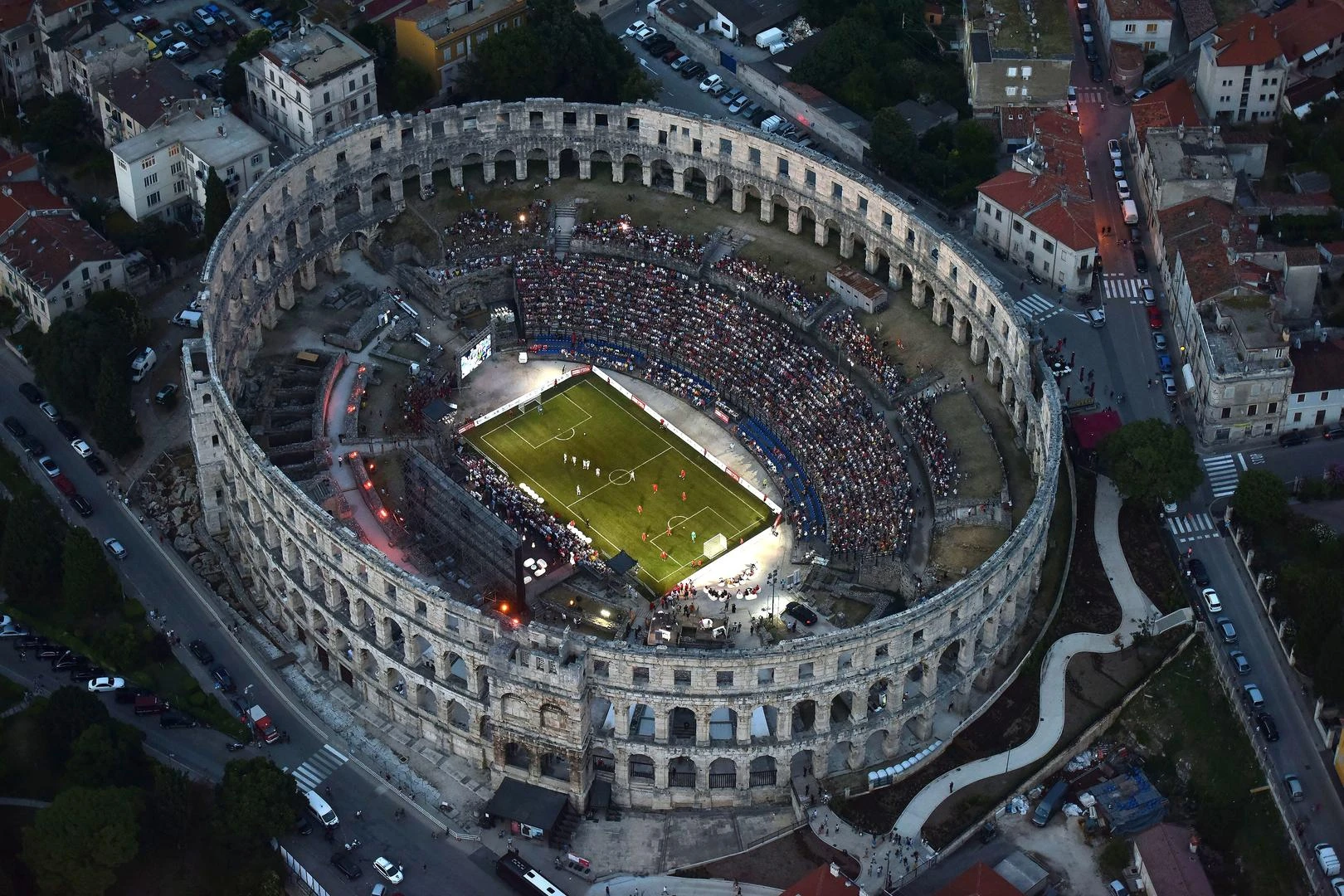 Hrvatske i Bayernove nogometne legende priredile spektakl u Areni