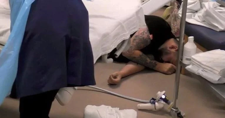 VIDEO: Satima bodrio zaručnicu tijekom poroda pa pao u nesvijest