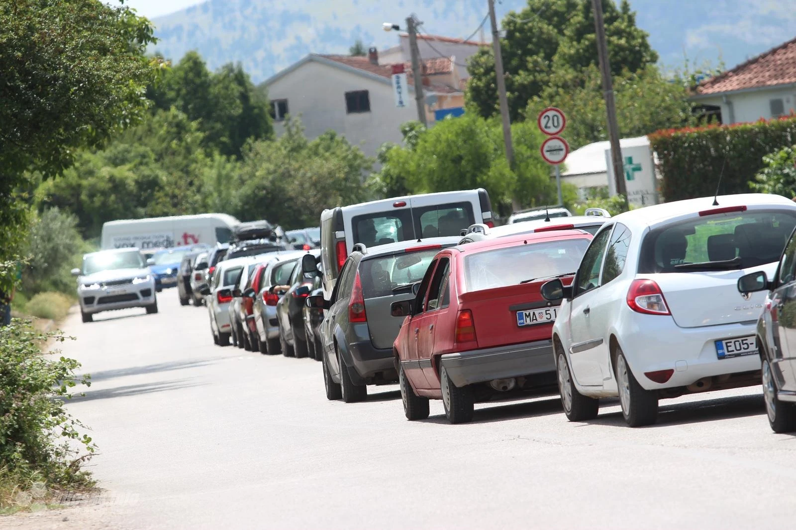 Pojačan promet vozila na cestama u smjeru juga BiH i na graničnim prijelazima