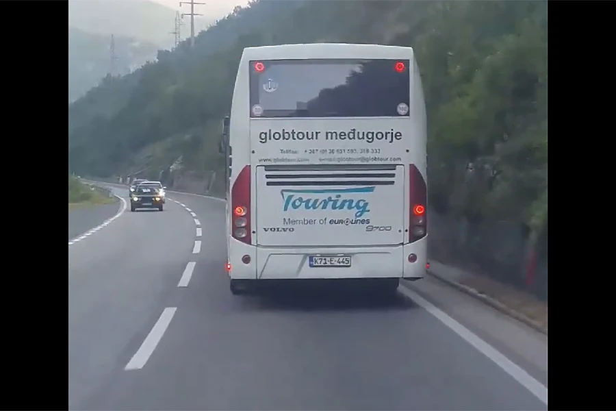 VIDEO | Autobus išao 110 na sat