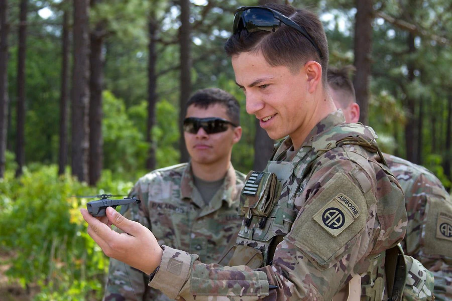 Američka vojska počinje koristiti džepne nadzorne dronove