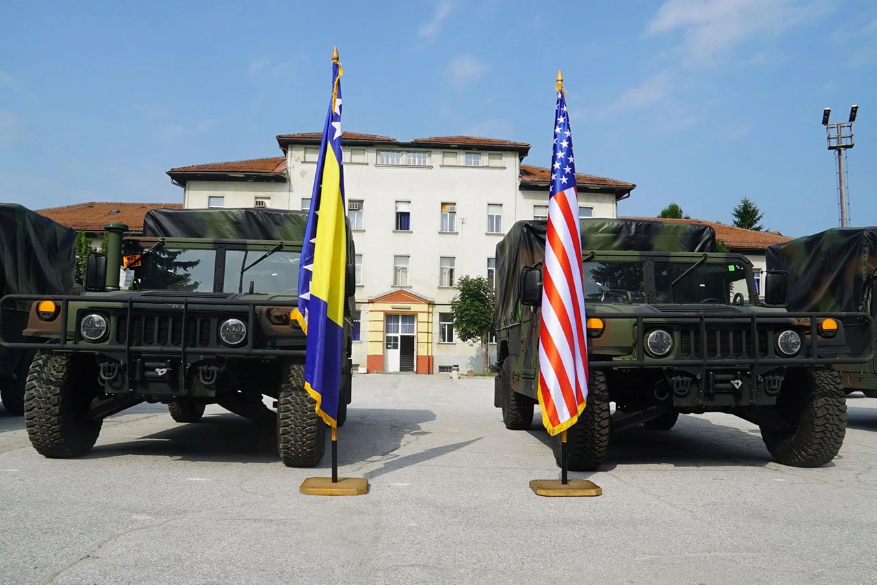 Ponovile se Oružane snage: SAD donirala 20 vozila 'Humvee'