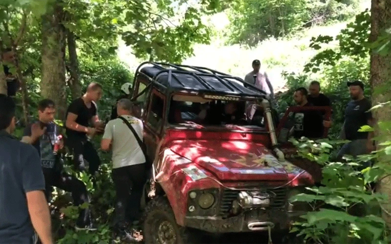 VIDEO: Akcija izvlačenja prevrnutog džipa na Bjelašnici
