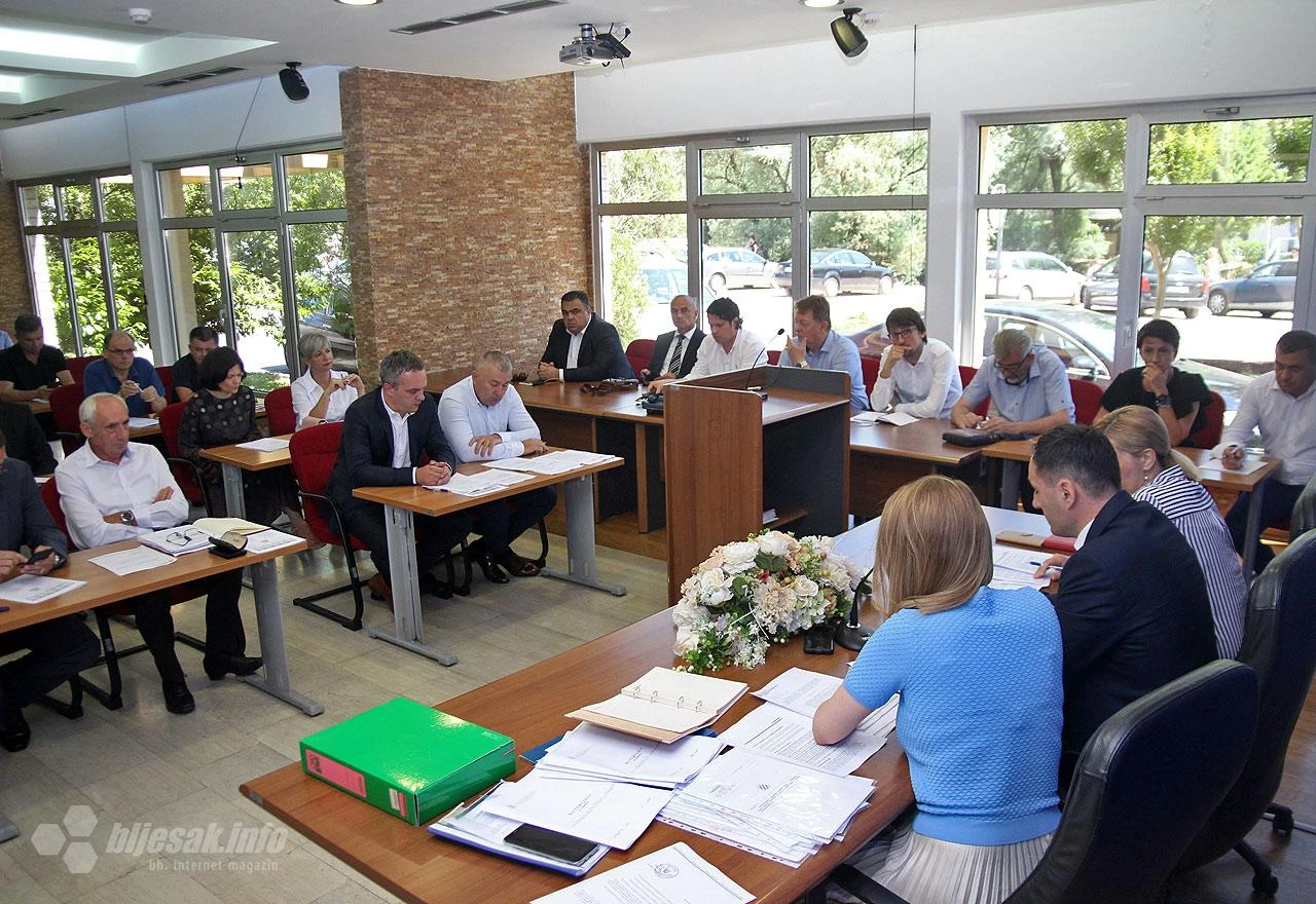 ŽZH: Zakon o udžbenicima ipak ide u redovnu proceduru