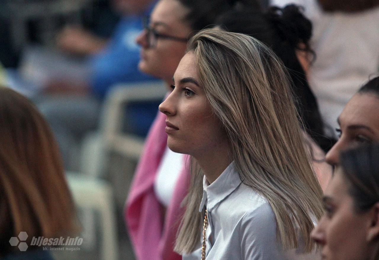 U prekrasnom ambijentu dvorišta širokobriješke crkve održan humanitarni koncert duhovne glazbe